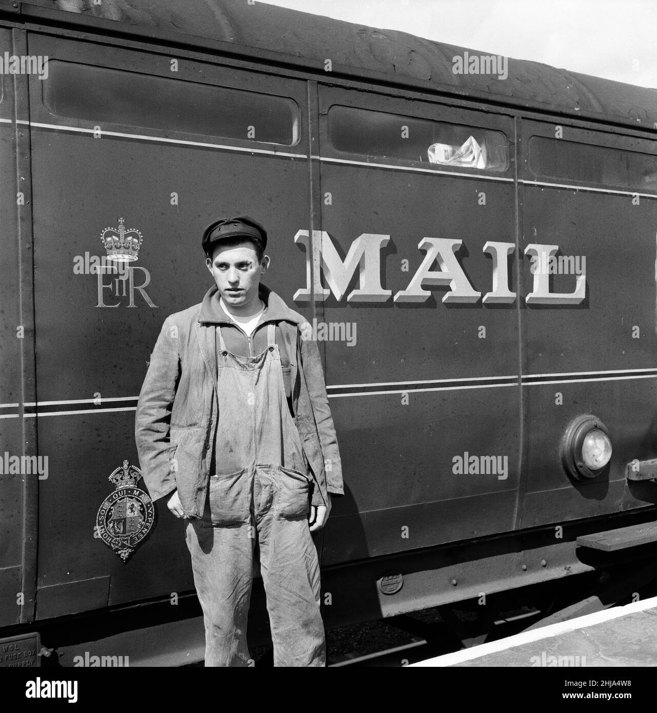 1963 der große Eisenbahnraub war der Raub von £2,6 Millionen von einem Royal Mail-Zug, der von Glasgow nach London auf der West Coast Main Line in den frühen Morgenstunden des 8th. August 1963 an der Bridego Railway Bridge, Ledburn, in der Nähe von Mentmore in Buckinghamshire, England, fuhr. Nachdem sie die lineseitigen Signale manipuliert hatten, um den Zug zum Stillstand zu bringen, griff eine Bande den Zug an. Unser Bild Zeigt ... Railman David Whitby, Mitfahrer des Postzuges. Stockfoto