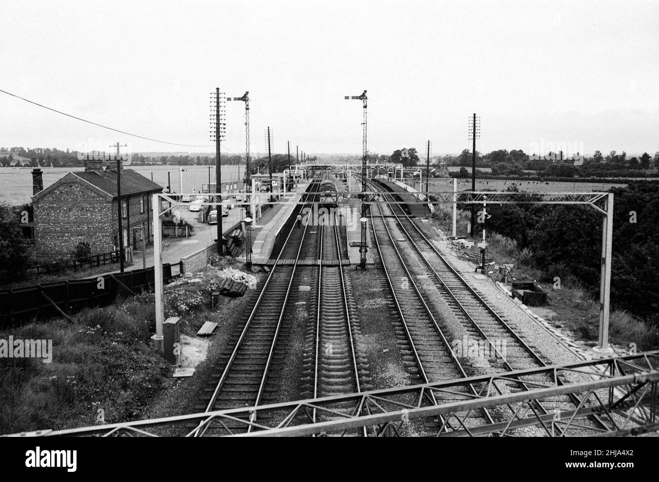 1963 der große Eisenbahnraub war der Raub von £2,6 Millionen von einem Royal Mail-Zug, der von Glasgow nach London auf der West Coast Main Line in den frühen Morgenstunden des 8th. August 1963 an der Bridego Railway Bridge, Ledburn, in der Nähe von Mentmore in Buckinghamshire, England, fuhr. Nachdem sie die lineseitigen Signale manipuliert hatten, um den Zug zum Stillstand zu bringen, griff eine Bande den Zug an. Unser Bild zeigt ... Waggons am Bahnhof Cheddington. Stockfoto