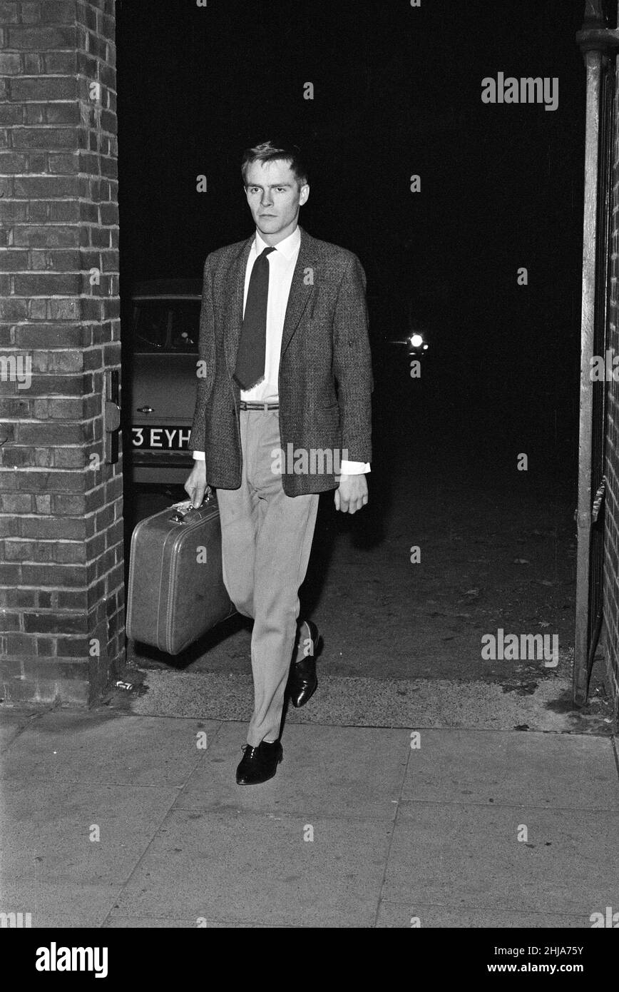 Max Mosley, ein territorialer Fallschirmjäger, nach seiner abendlichen Trainingseinheit im Hauptquartier des Herzogs von York, Chelsea. 9th. Oktober 1963. Stockfoto