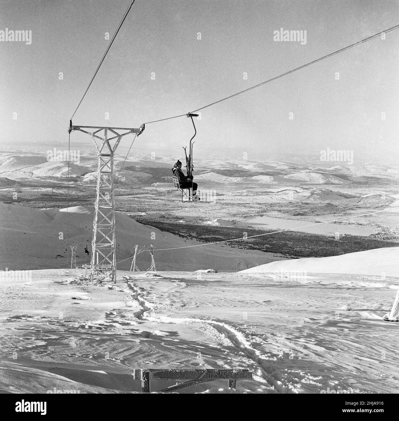 Skifahrer in den Cairngorms, einer Bergkette in den östlichen Highlands Schottlands. 3rd. Januar 1962. Stockfoto