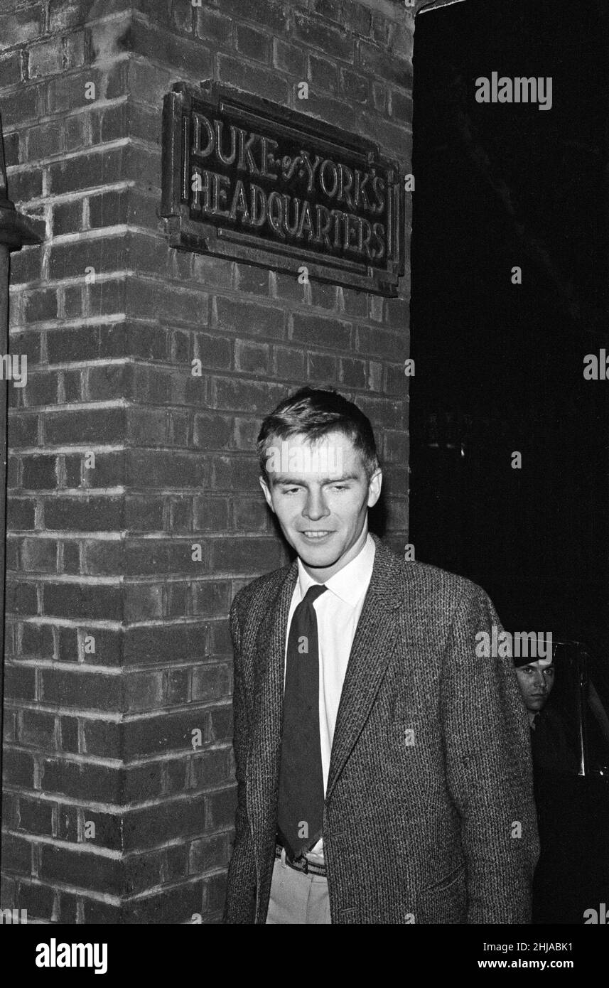 Max Mosley, ein territorialer Fallschirmjäger, nach seiner abendlichen Trainingseinheit im Hauptquartier des Herzogs von York, Chelsea. 9th. Oktober 1963. Stockfoto
