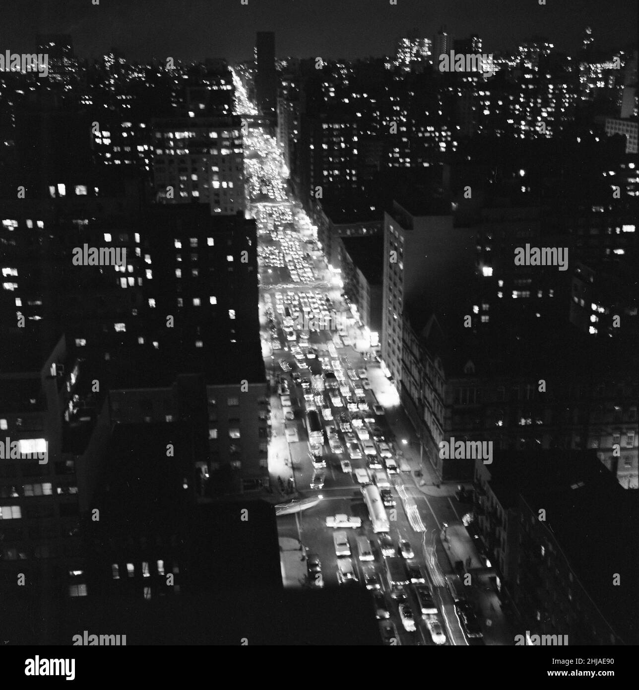 New York bei Nacht, von der Spitze des Beekman Tower aus gesehen, 17th. Oktober 1964. Stockfoto