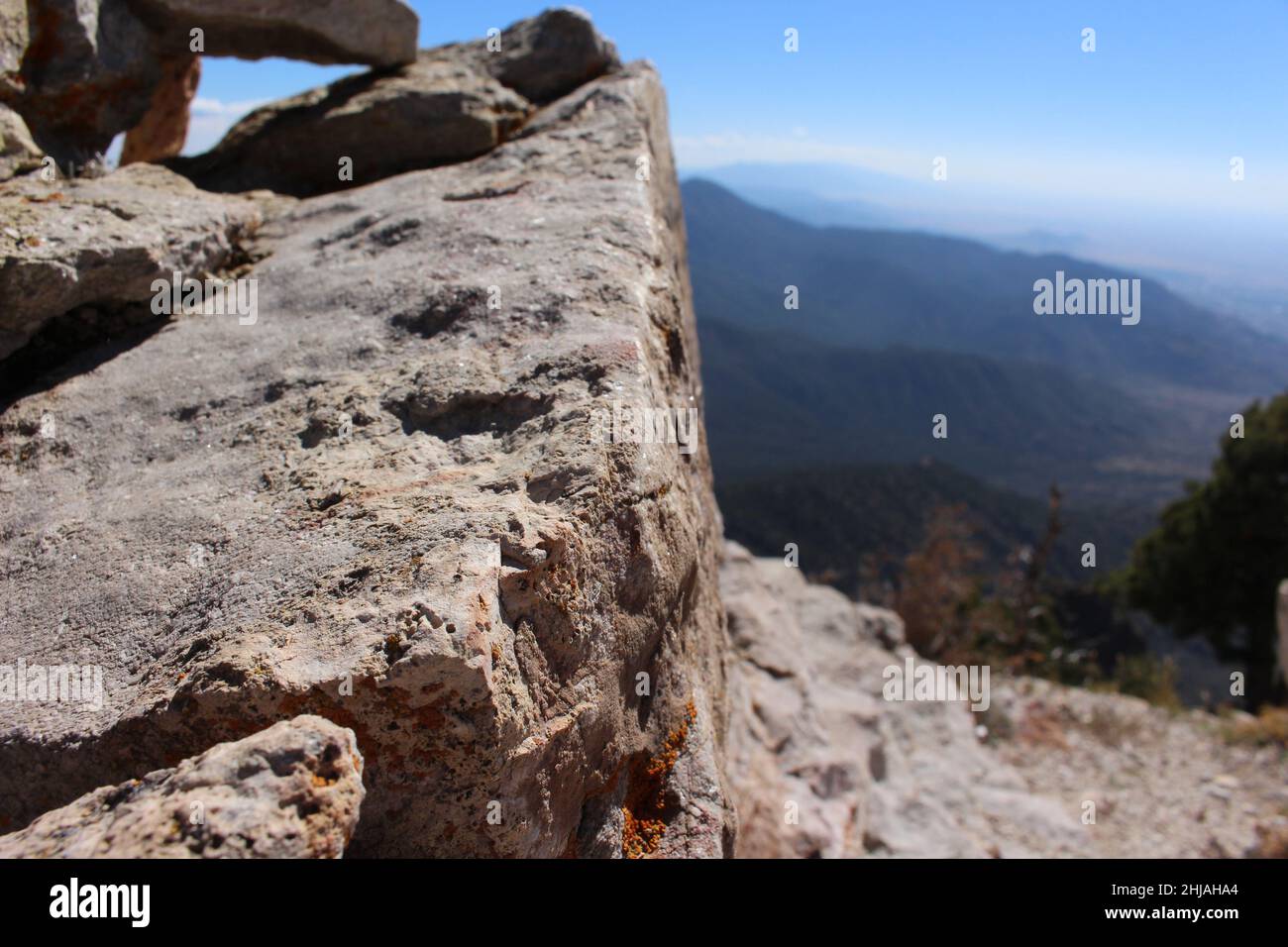 Felsformation auf der Spitze der Sandia Mountains Stockfoto