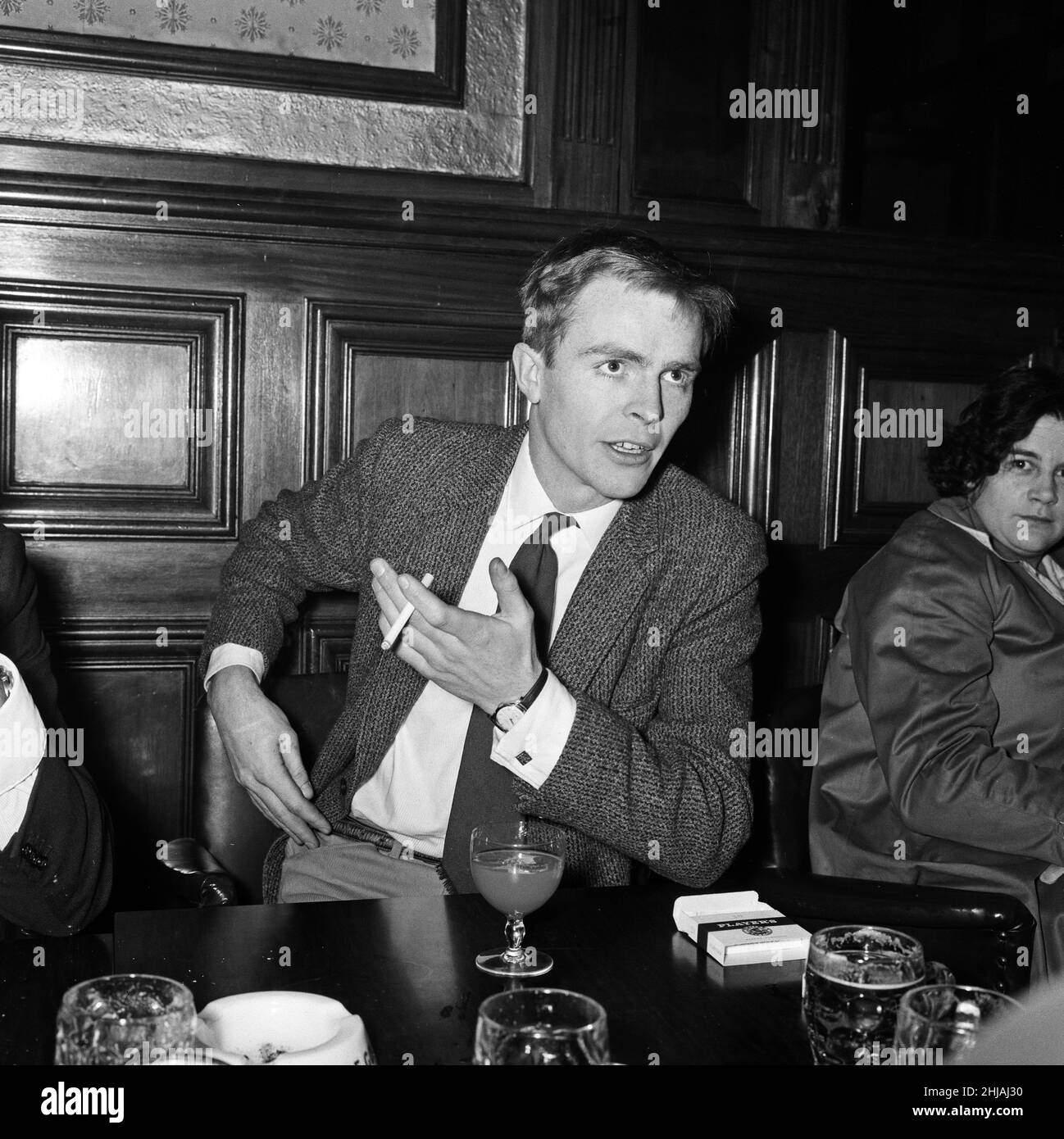 Max Mosley, ein territorialer Fallschirmjäger, nach seiner abendlichen Trainingseinheit im Hauptquartier des Herzogs von York, Chelsea. 9th. Oktober 1963. Stockfoto