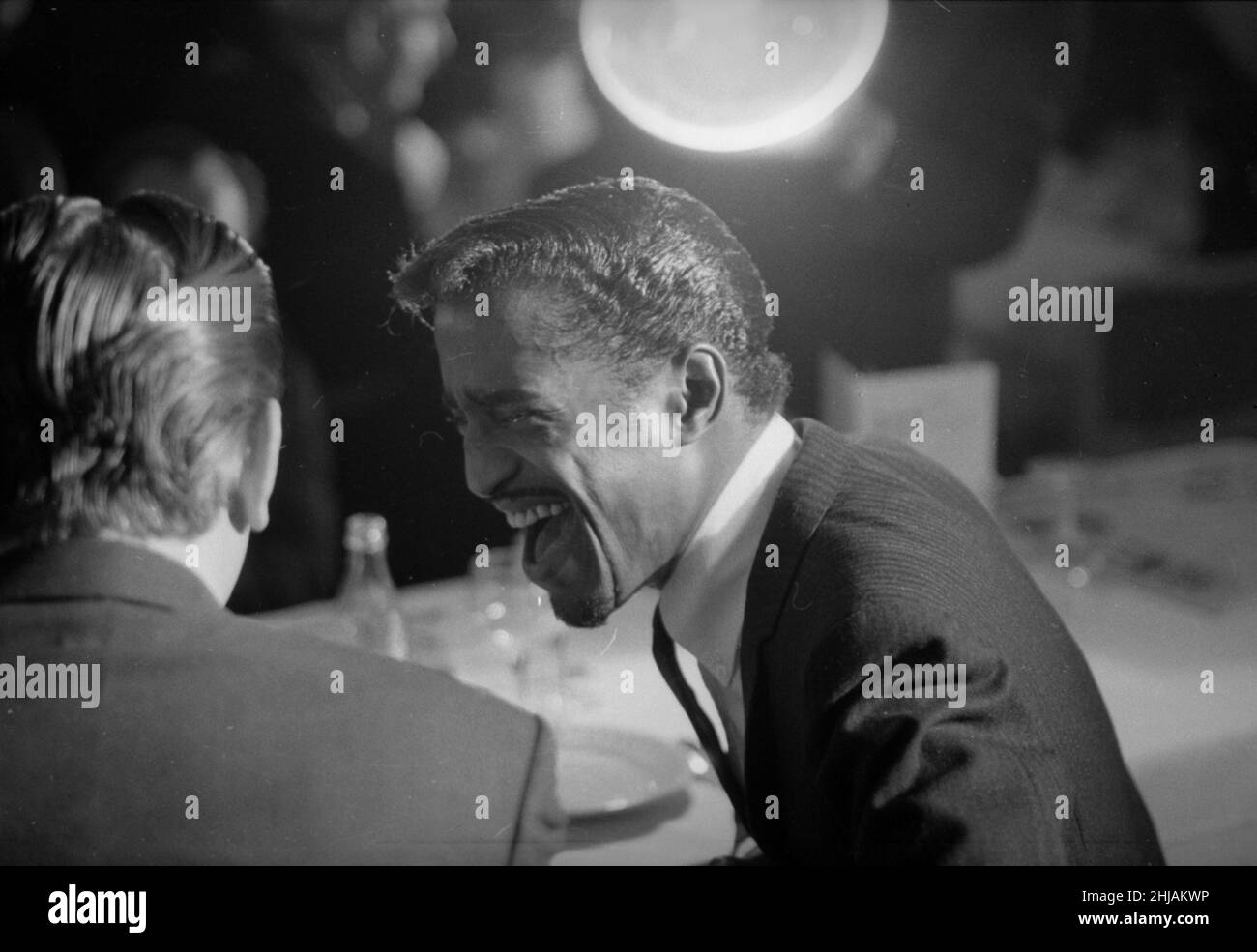 Sammy Davis Jnr bei einem Mittagessen im Variety Club, 8th. Mai 1963. R3579-18a Stockfoto