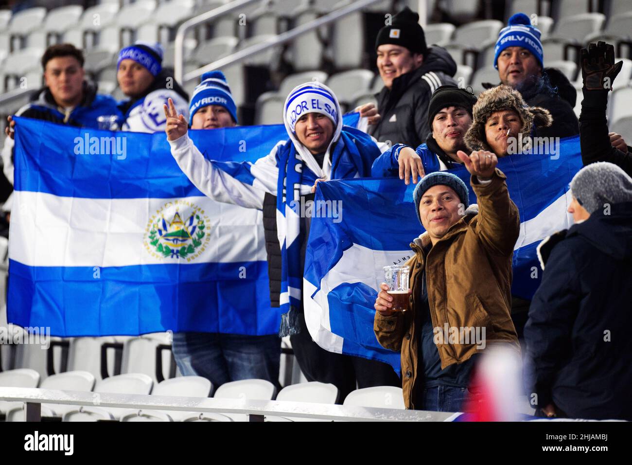 Columbus, Ohio, USA. 27th Januar 2022. El Salvador Fans vor dem Spiel zwischen El Salvador und den Vereinigten Staaten in Columbus, Ohio, USA. Kredit: Brent Clark/Alamy Live Nachrichten Stockfoto