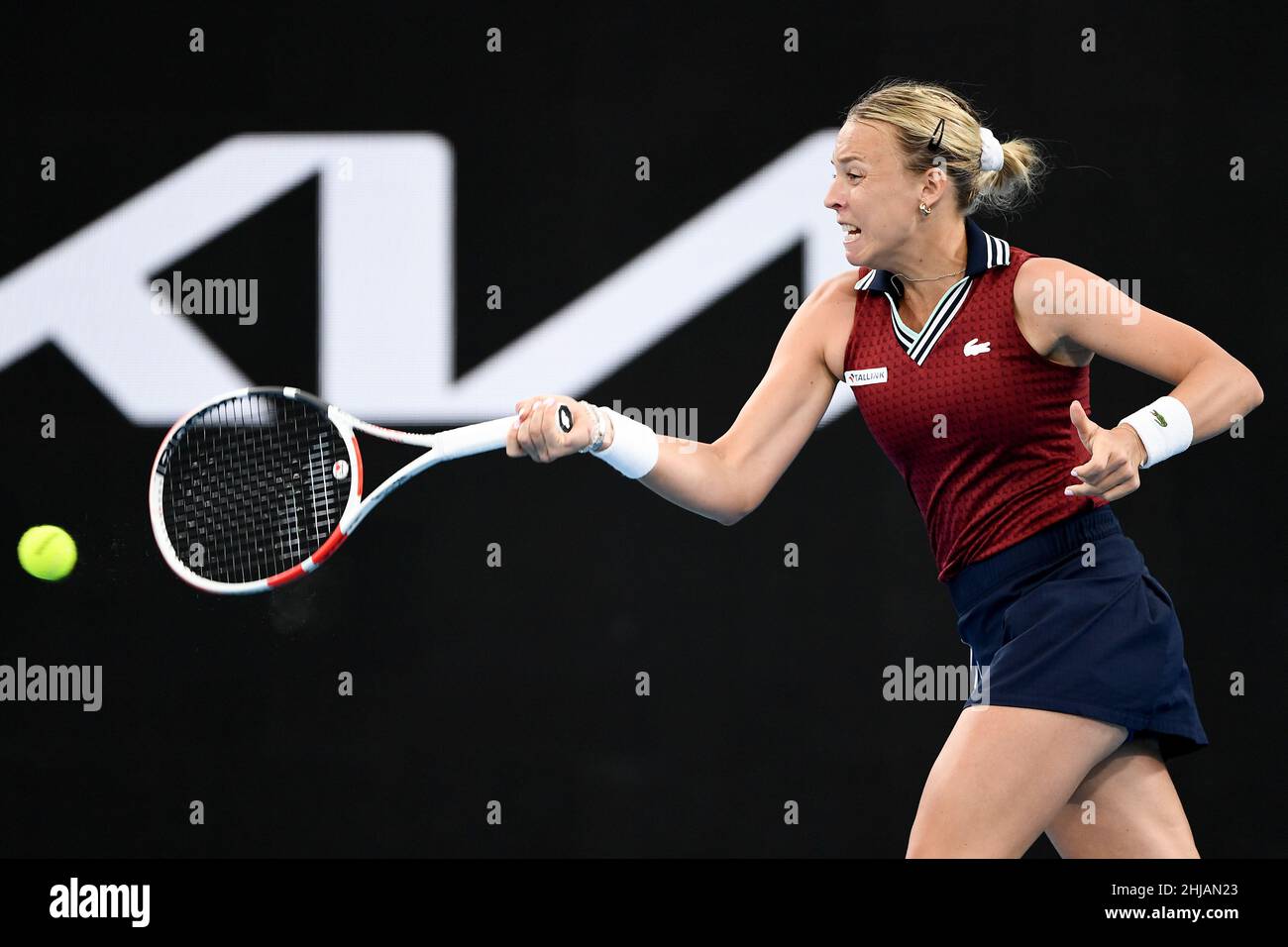 Sydney, Australien, 13. Januar 2022. Anet Kontaveit aus Estland spielt beim Sydney Classic Tennis Match zwischen Ons Jabeur aus Tunesien und Anet Kontaveit aus Estland eine Vorhand. Quelle: Steven Markham/Speed Media/Alamy Live News Stockfoto