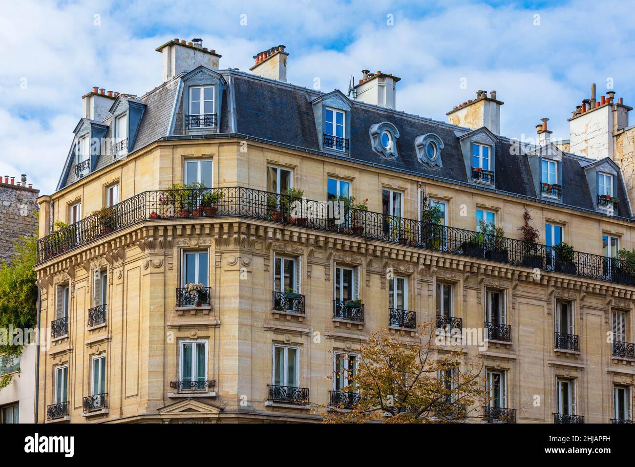 Frankreich, Paris (75) Haussmann-Architekturgebäude, typisch Pariser. Stockfoto