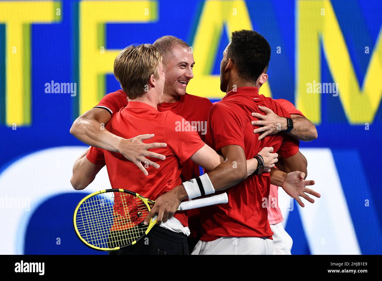 Sydney, Australien, 9. Januar 2022. Kanada feiert den Gewinn des ATP Cup Tennis Finales zwischen Félix Auger-Aliassime aus Kanada und Roberto Bautista Agut aus Spanien in der Ken Rosewall Arena. Quelle: Steven Markham/Speed Media/Alamy Live News Stockfoto