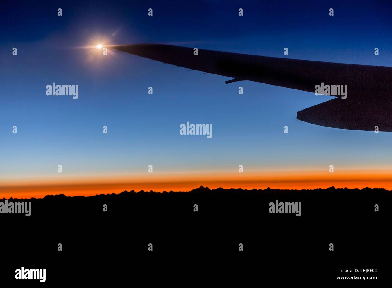 Sonnenaufgang aus dem Flugzeug über Thailand Stockfoto