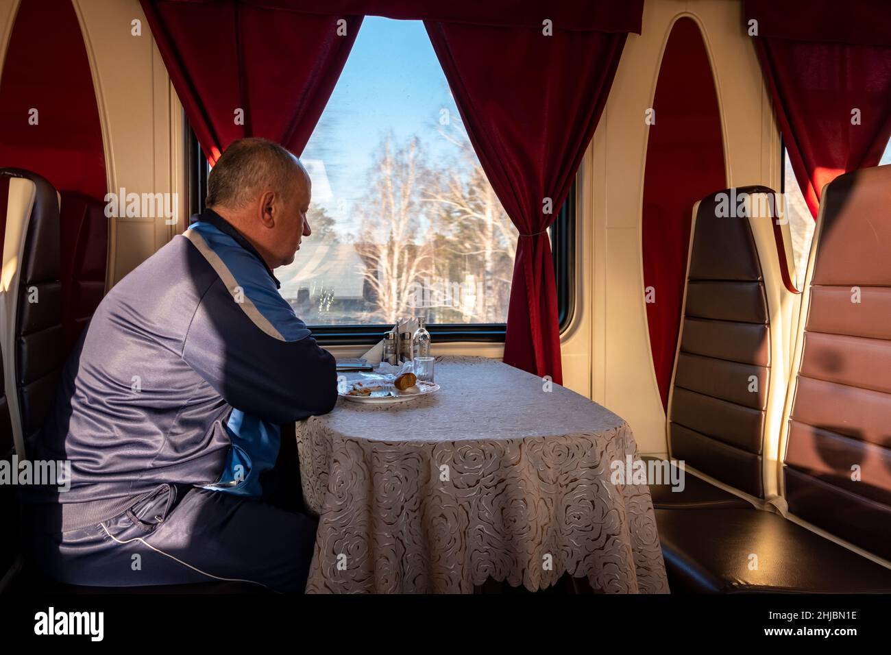 Tägliches Leben im Transsibirischen Express. Restaurantwagen. Stockfoto