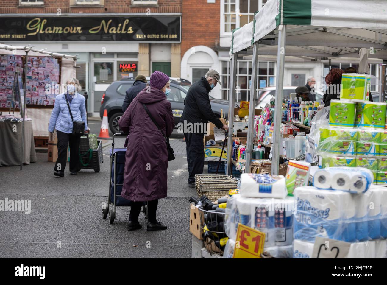 Rochford in Essex, wo jeden Dienstag der alte mittelalterliche Stadtplatz der Einheimischen einen Markt aus dem Jahr 1752, England, Großbritannien, abhalten Stockfoto
