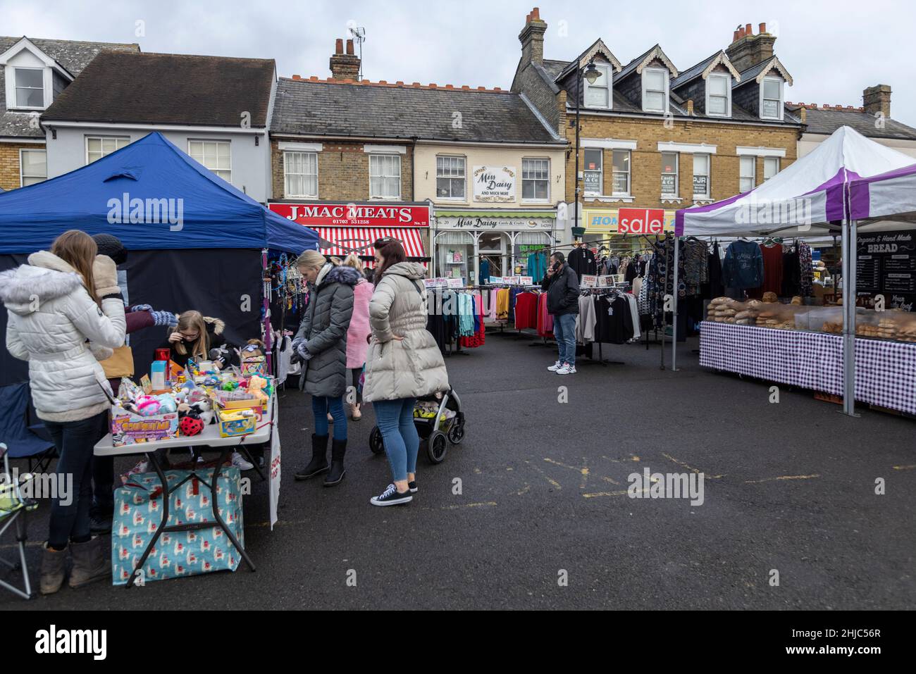 Rochford in Essex, wo jeden Dienstag der alte mittelalterliche Stadtplatz der Einheimischen einen Markt aus dem Jahr 1752, England, Großbritannien, abhalten Stockfoto