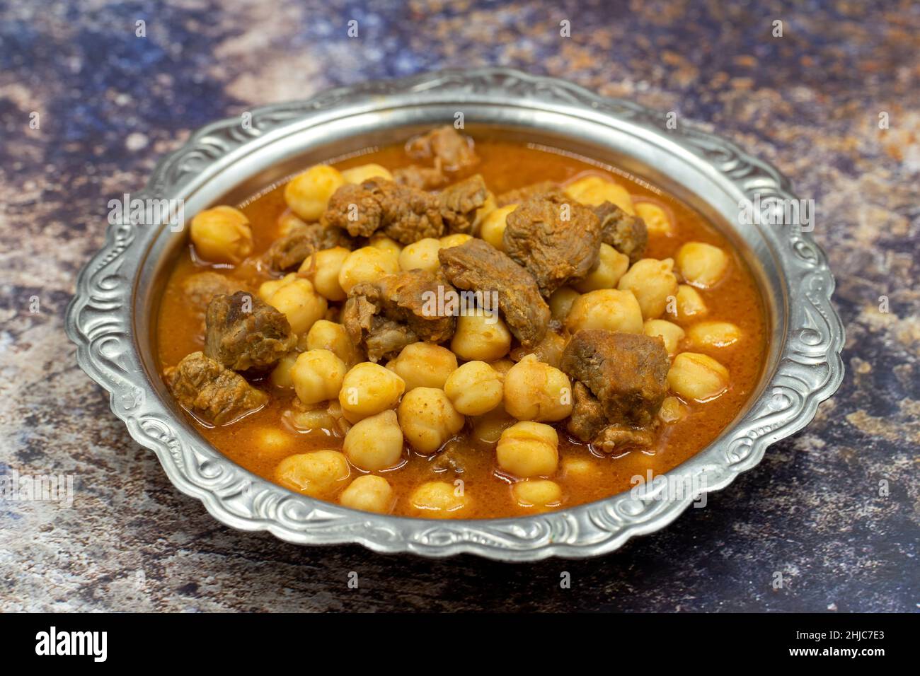 Traditionelle leckere türkische Speisen; türkische Küche Kichererbsen ... Traditionelle leckere türkische Speisen; türkische Küche Kichererbsen ...