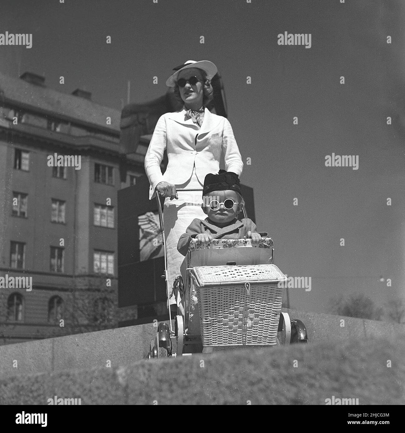 Old baby buggy -Fotos und -Bildmaterial in hoher Auflsung  Alamy