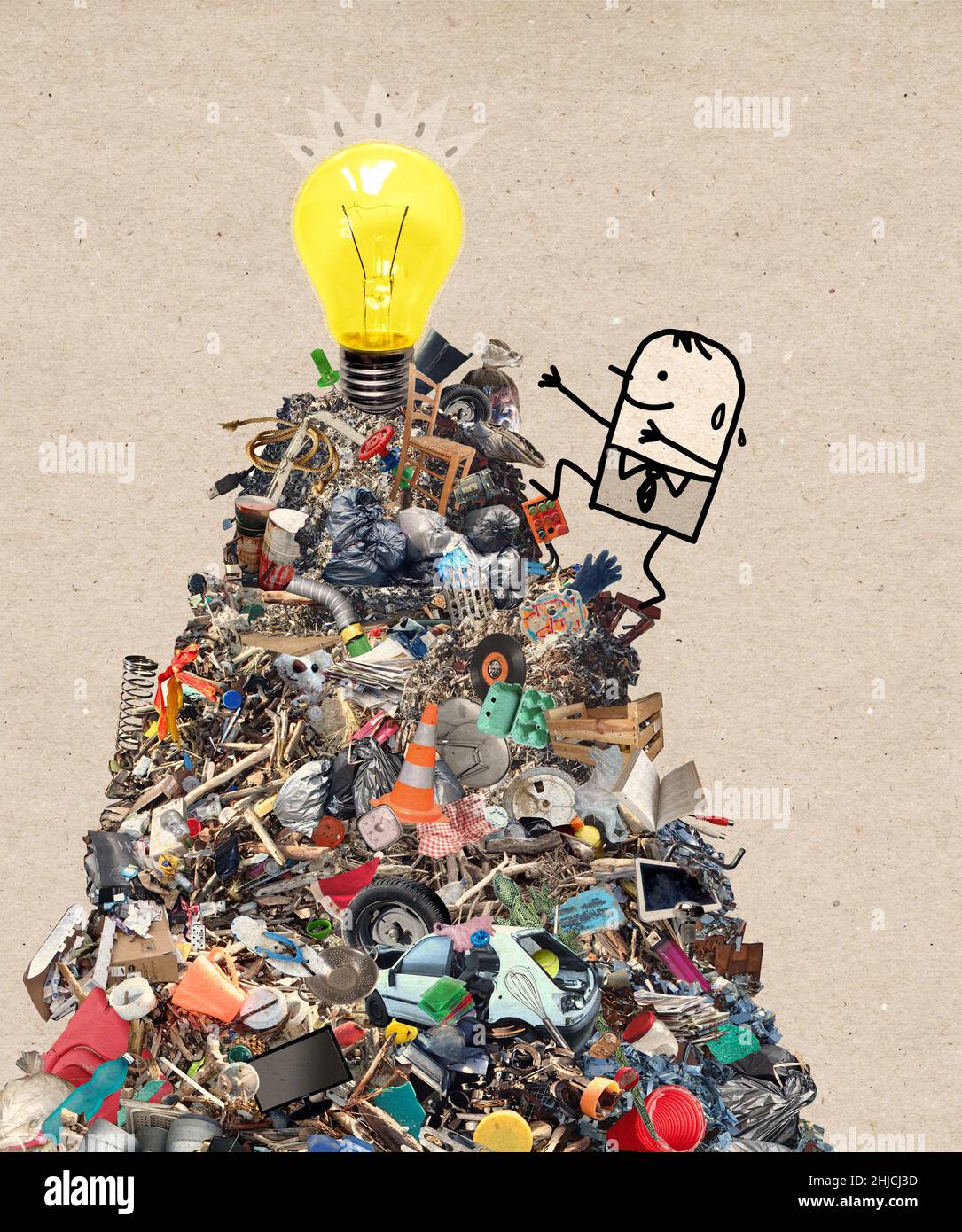 Handgezeichneter Cartoon-Mann klettert einen großen Haufen Müll hoch glücklich, ein Licht zu sehen Stockfoto