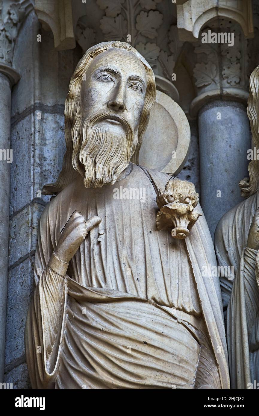 Kathedrale von Chartres, gotische Statuen und Außenskulpturen. Nordporch, zentrales Portal, rechte Pfosten- Allgemeine Ansicht c. 1194-1230. Kathedrale von Chartres Stockfoto