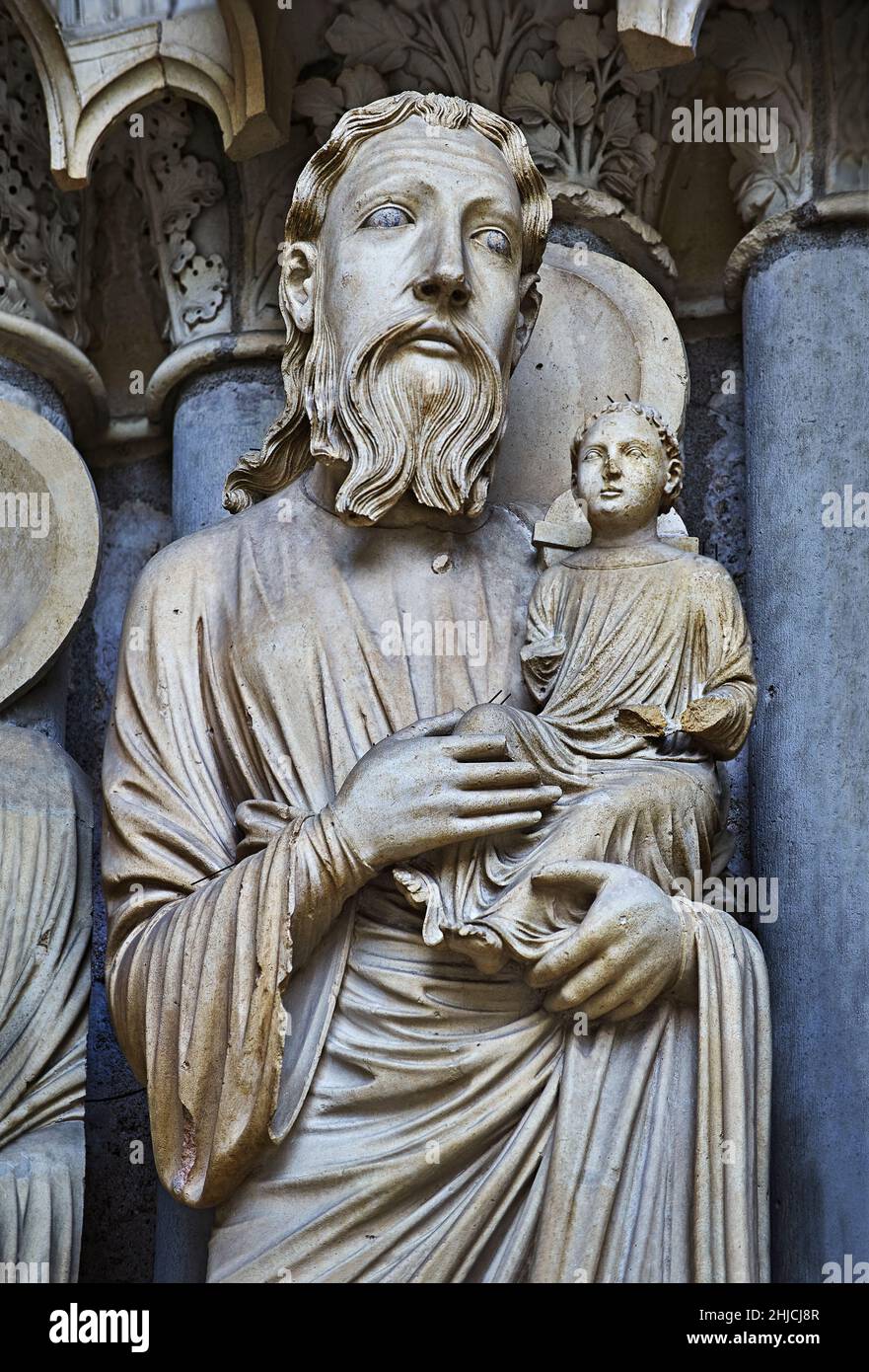 Kathedrale von Chartres, gotische Statuen und Außenskulpturen. Nordporch, zentrales Portal, rechte Pfosten- Allgemeine Ansicht c. 1194-1230. Kathedrale von Chartres Stockfoto