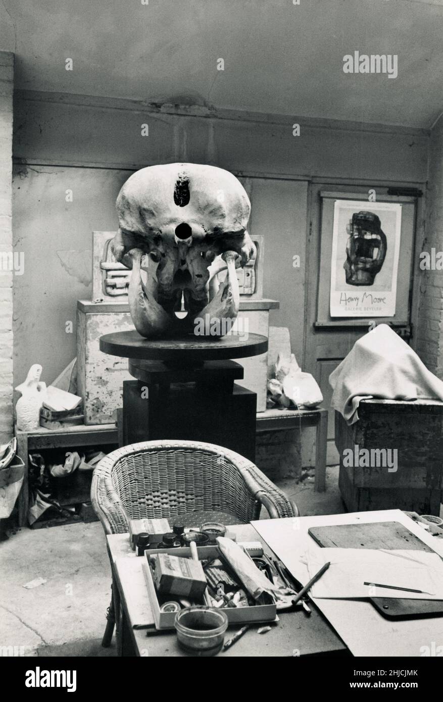 Studio von Sir Henry Spencer Moore, Much Hadham, England, 1970. Moore war ein in England geborener Künstler und Bildhauer, bekannt für seine modernistischen, abstrakten Werke. Geboren 1898, gestorben 1986. Stockfoto