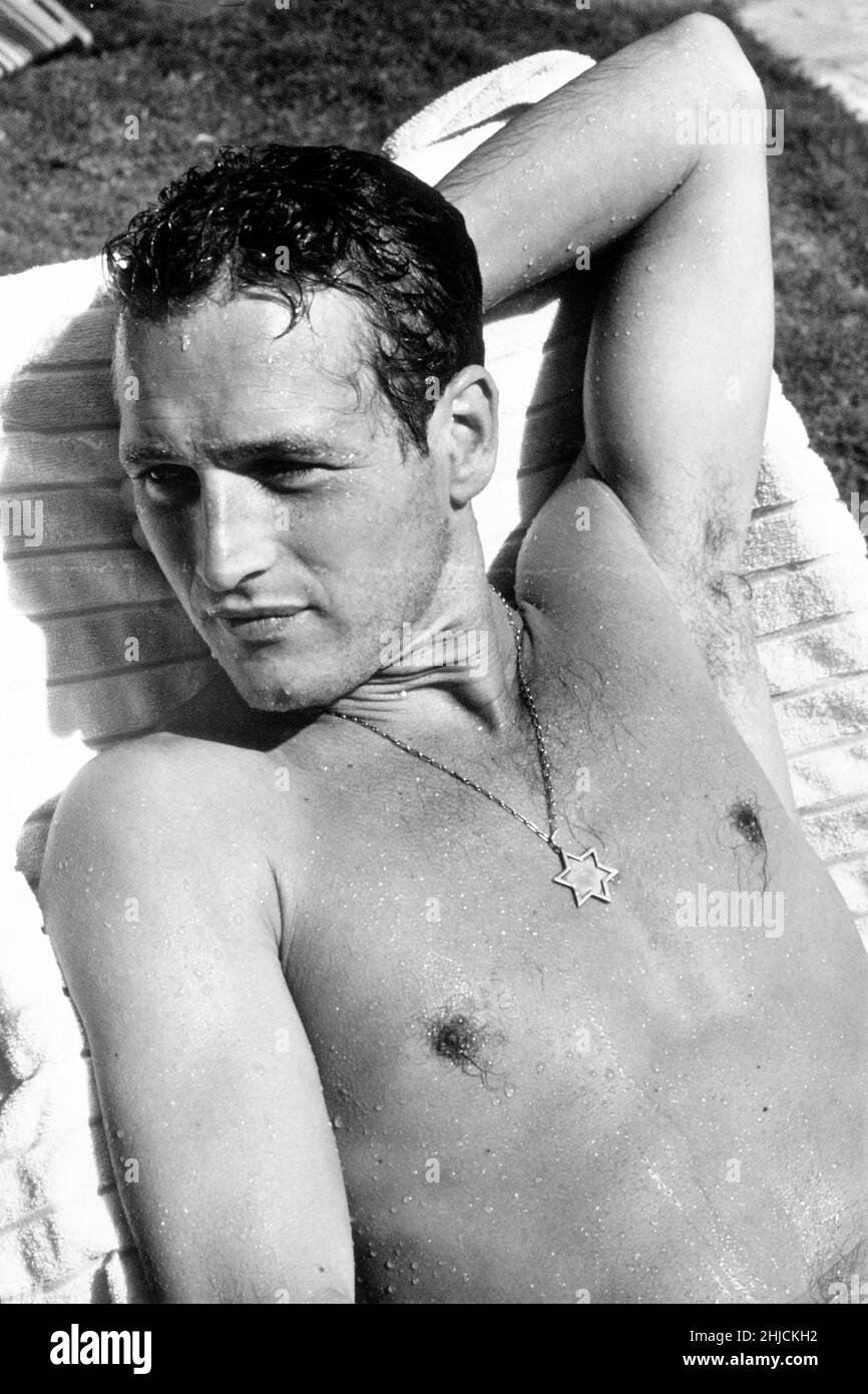 Paul Newman entspannt sich während der Dreharbeiten zum Film Exodus. Stockfoto