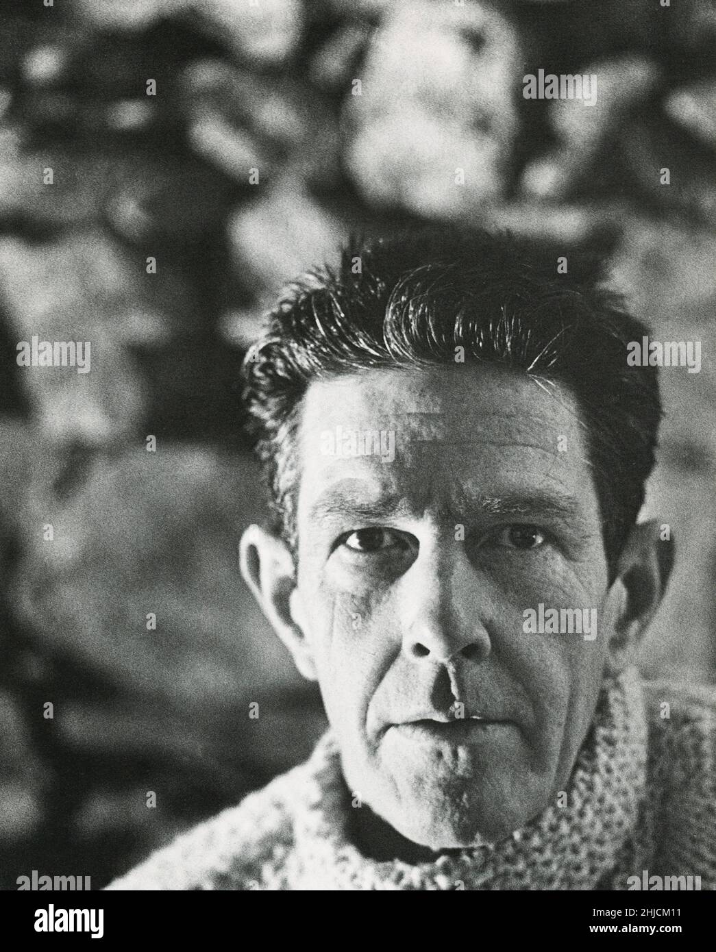 John Cage (5. September 1912 ‚Äì 12. August 1992), amerikanischer experimenteller Komponist, Schriftsteller und bildender Künstler, in Stony Point, New York, 1963. Stockfoto