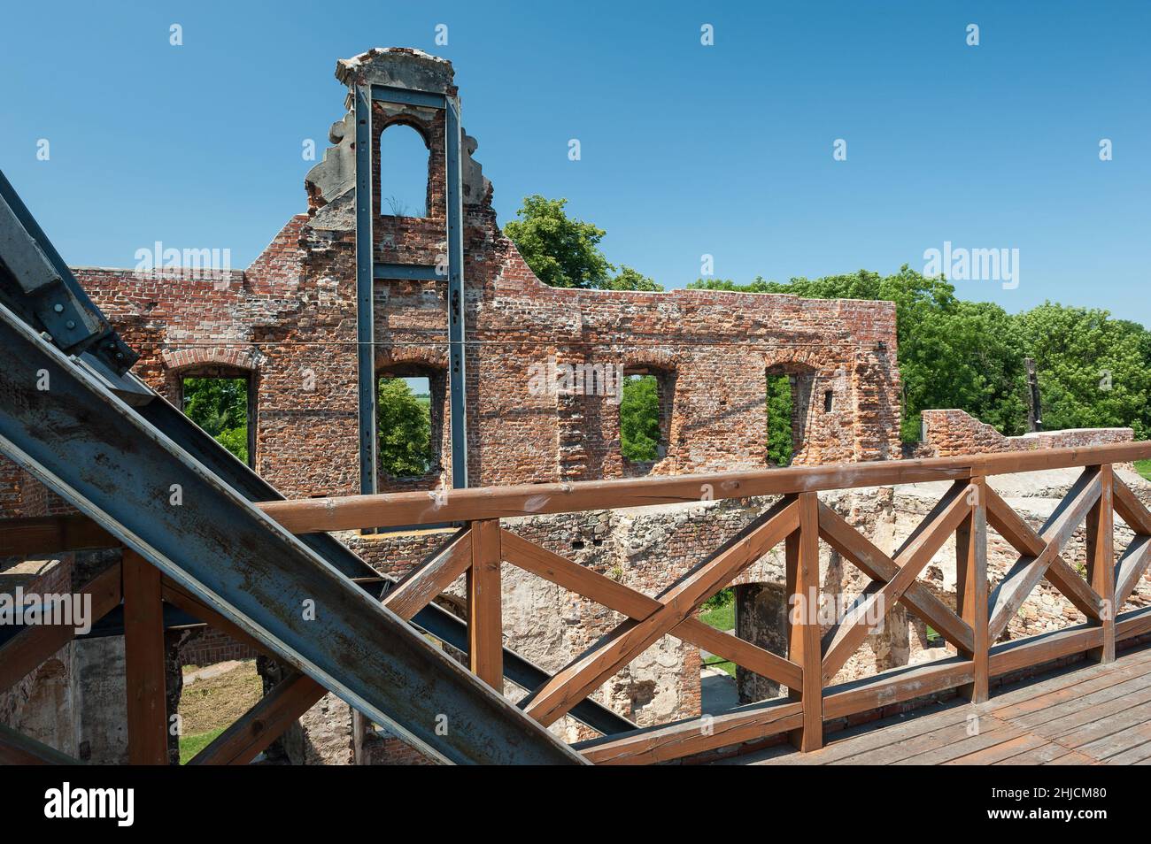 Ruinen der mittelalterlichen Burg in Ujazd, Kreis Strzelce in der Woiwodschaft Opole in Südpolen Stockfoto