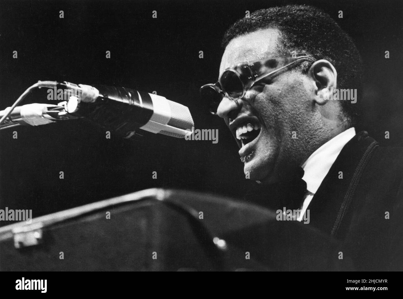 Ray Charles Robinson (23. September 1930 - 10. Juni 2004) war ein afroamerikanischer Sänger, Songwriter, Musiker und Komponist, der manchmal als "The Genius" bezeichnet wird. Stockfoto