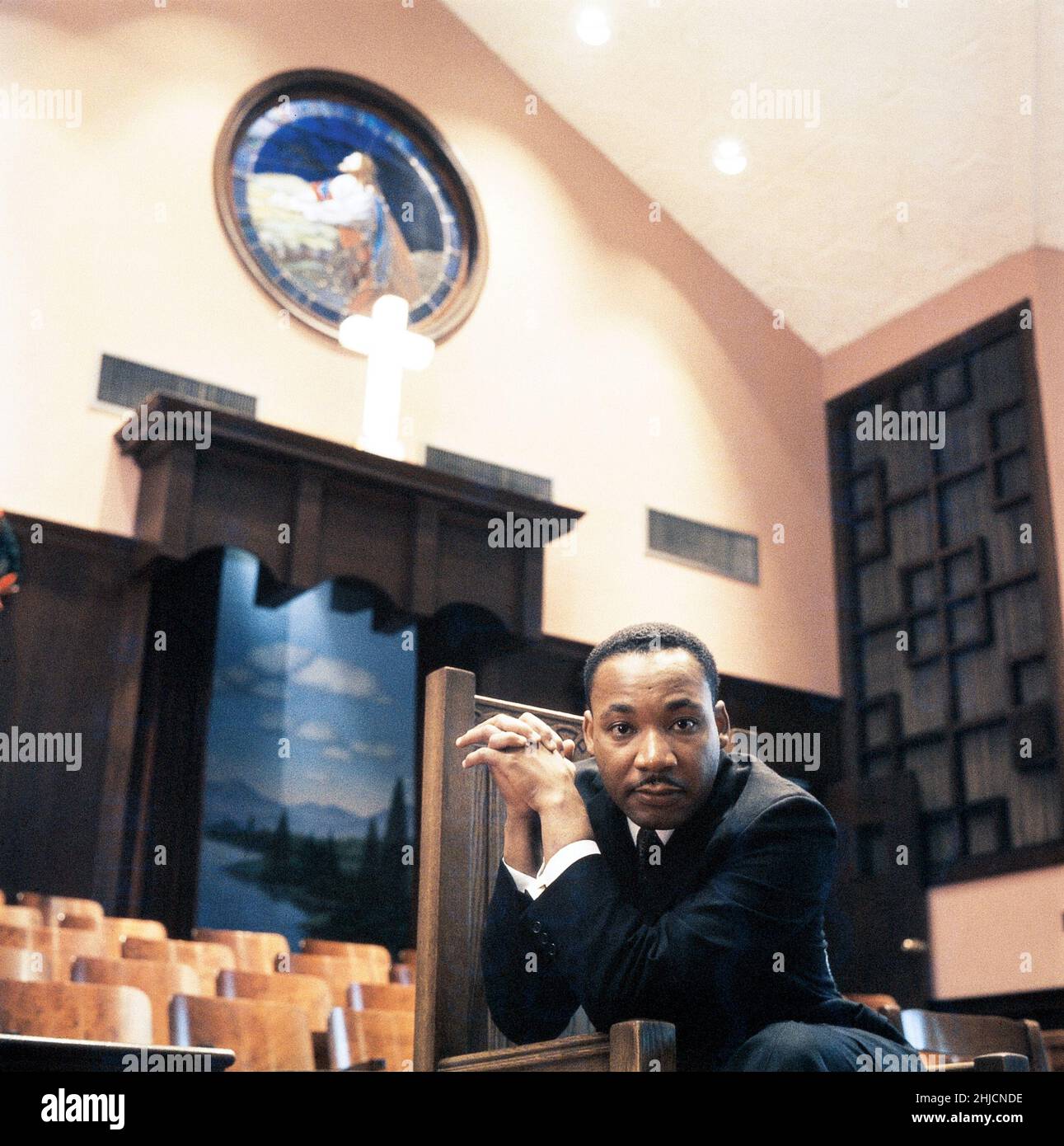Martin Luther King, Jr. in einer Kirche in Atlanta, Georgia, 1968. Martin Luther King, Jr. (15. Januar 1929 ‚Äì 4. April 1968) war ein amerikanischer Geistlicher, Aktivist und prominenter Führer der Bürgerrechtsbewegung. Er wurde am 4. April 1968 in Memphis, Tennessee, ermordet. Stockfoto
