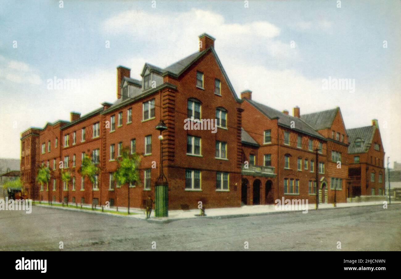 Hull House, ein Siedlungshaus in Chicago, Illinois, wurde 1889 von Jane Addams und Ellen Gates Starr mitgegründet. Es half neuen Einwanderern durch eine Vielzahl von sozialen, pädagogischen und künstlerischen Programmen. Es war der Vorläufer vieler Siedlungshäuser in armen und Arbeitervierteln. Stockfoto