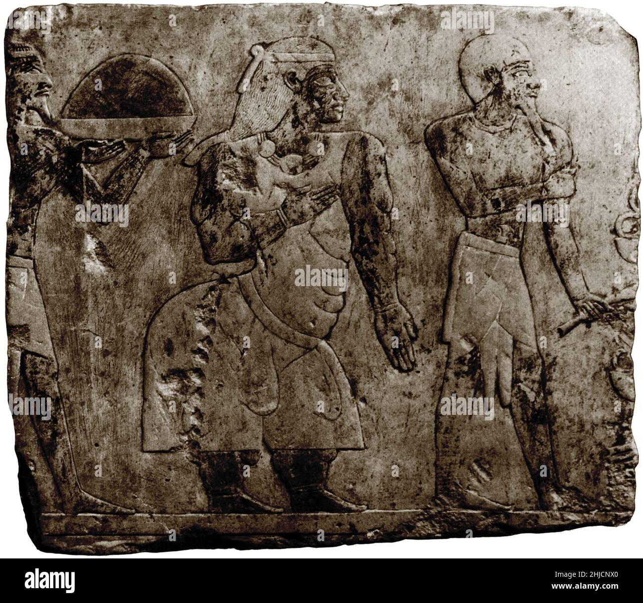 Zentrum-Figur Muskeldystrophie leiden. Ägypten-c. 1480 v. Chr. identifiziert, von einigen Quellen als Königin Hatshepsut mit zwei Sklaven. Stockfoto