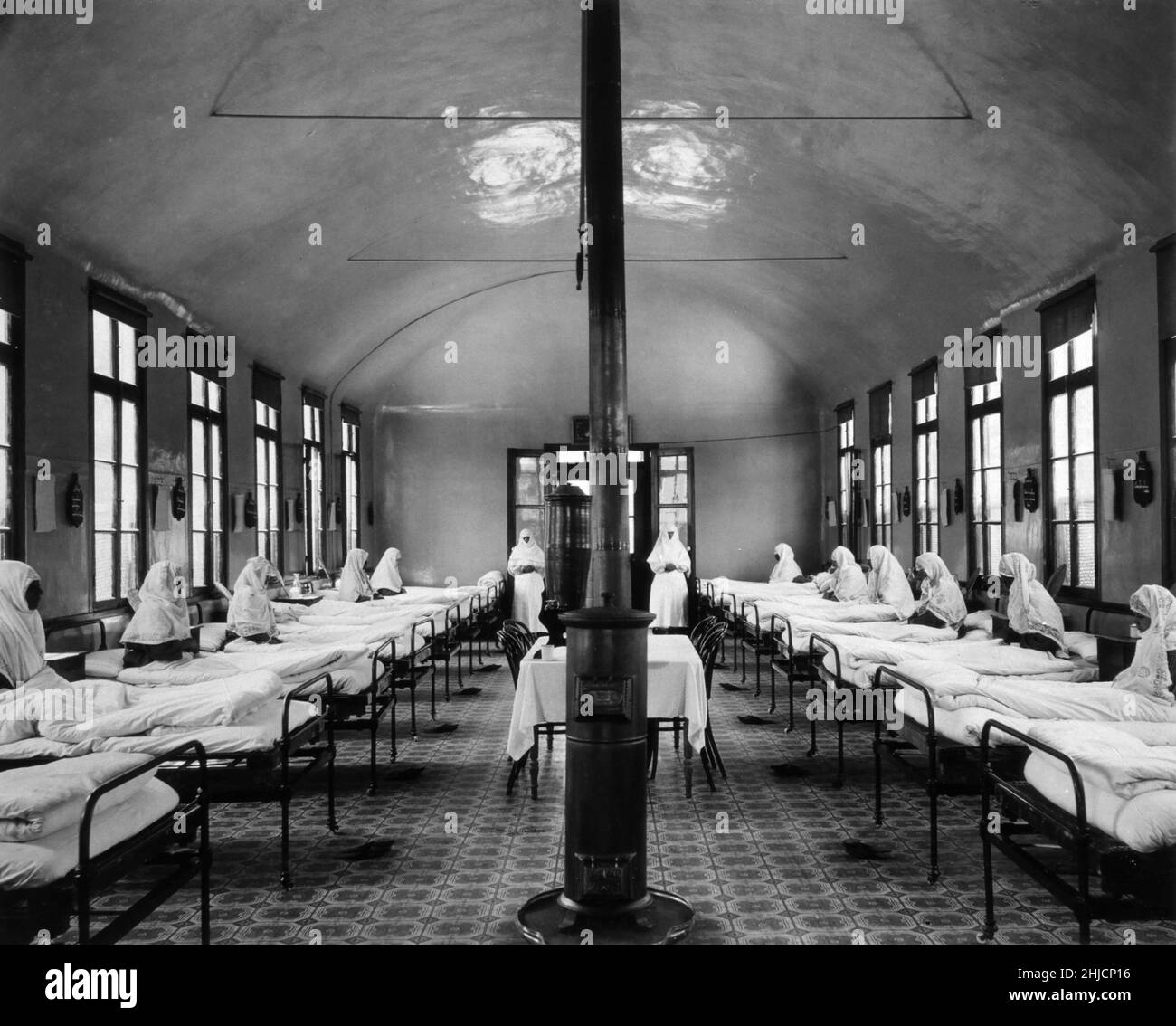 Tuberkulose-Station des Frauenkrankenhauses Hask√∂y in Konstantinopel (Istanbul). Abdullah Fr√©res, Fotograf. Aufgenommen zwischen 1880 und 1893. Stockfoto