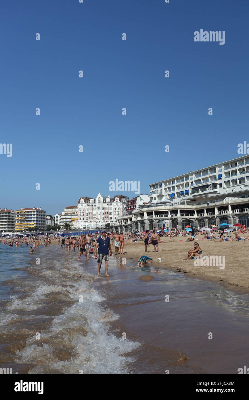 Der Strand von st Jean de Luz, Pyrenees Atlantiques, Pays Basque, Frankreich Stockfoto