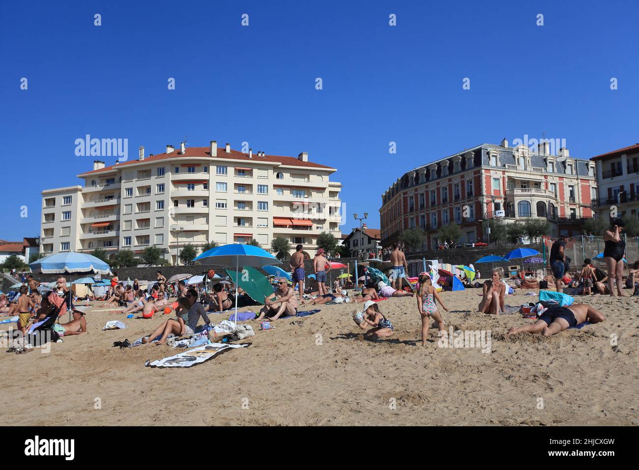 Der Strand von st Jean de Luz, Pyrenees Atlantiques, Pays Basque, Frankreich Stockfoto