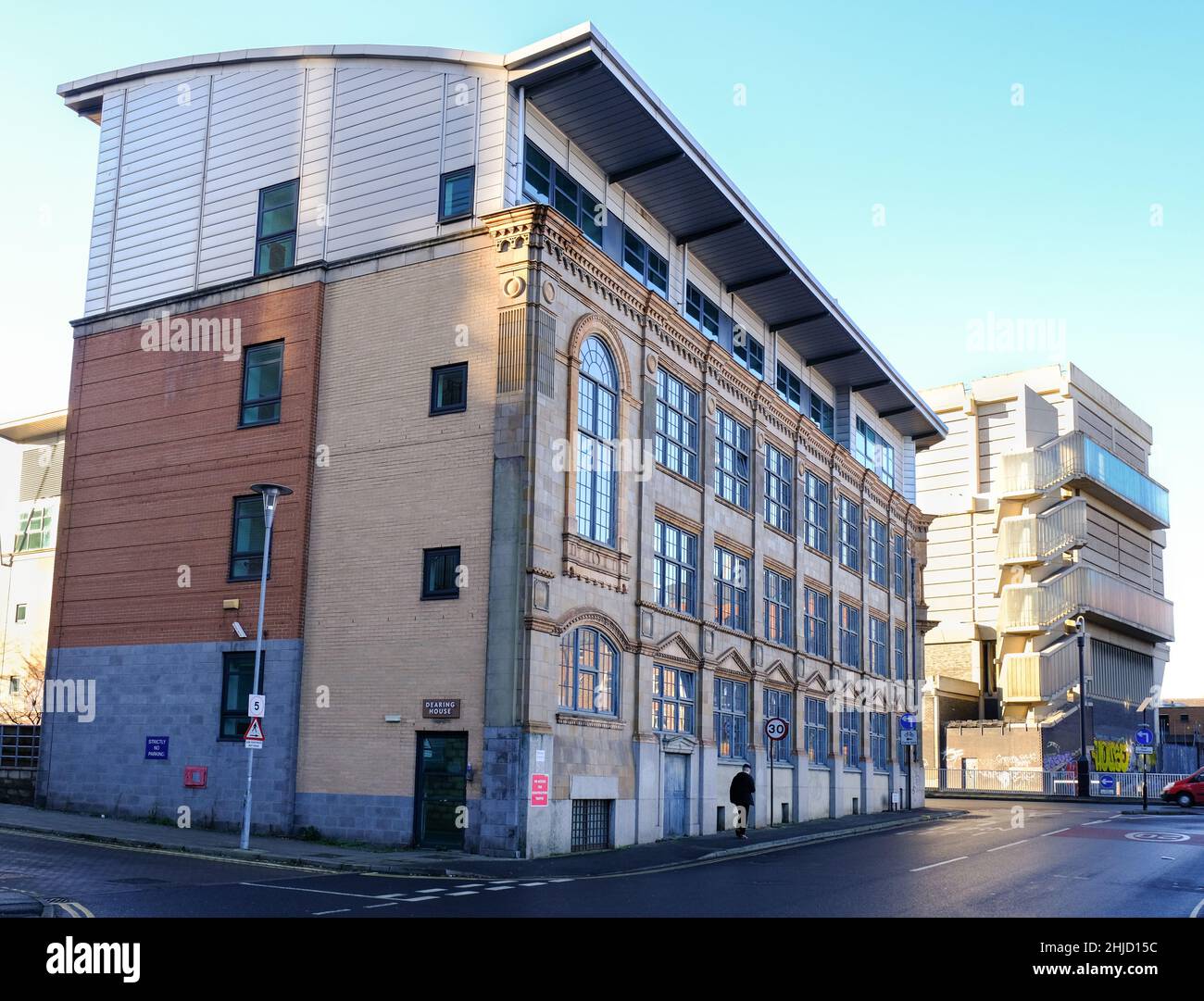 Dearing House, Shffield. Ein wunderschönes, elegantes Gebäude, das Anfang 1900s erbaut wurde. Es war ursprünglich eine Fabrik zur Herstellung von Boxen, jetzt aber dem Büro übergeben. Stockfoto Dearing House, Shffield. Ein wunderschönes, elegantes Gebäude, das Anfang 1900s erbaut wurde. Es war ursprünglich eine Fabrik zur Herstellung von Boxen, jetzt aber dem Büro übergeben. Stockfoto