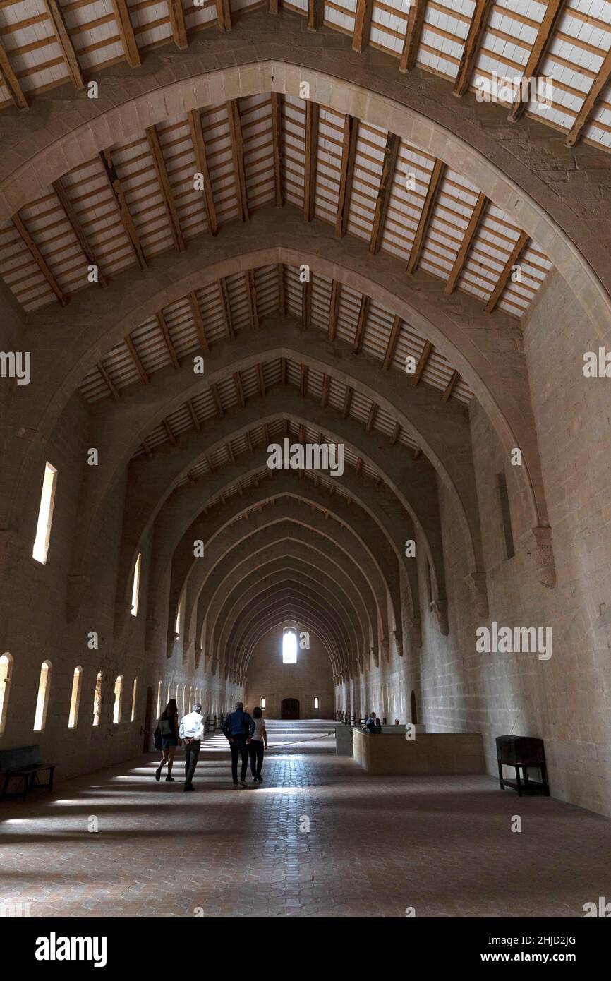 Dormitori de Monjos, Abtei Poblet, Reial Monestir de Santa Maria de Poblet, Katalonien, Spanien. Es ist ein Zisterzienserkloster, gegründet im Jahr 1151, befindet sich ein Stockfoto
