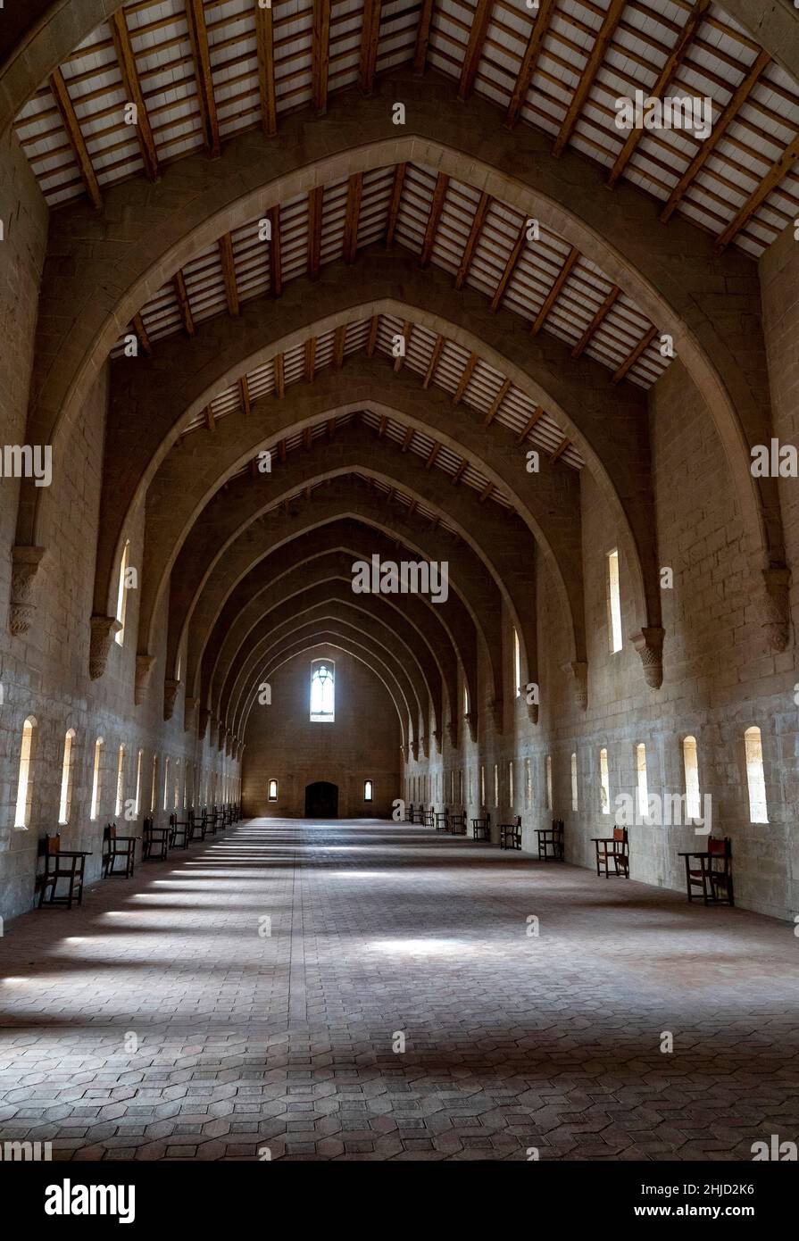 Dormitori de Monjos, Abtei Poblet, Reial Monestir de Santa Maria de Poblet, Katalonien, Spanien. Es ist ein Zisterzienserkloster, gegründet im Jahr 1151, befindet sich ein Stockfoto