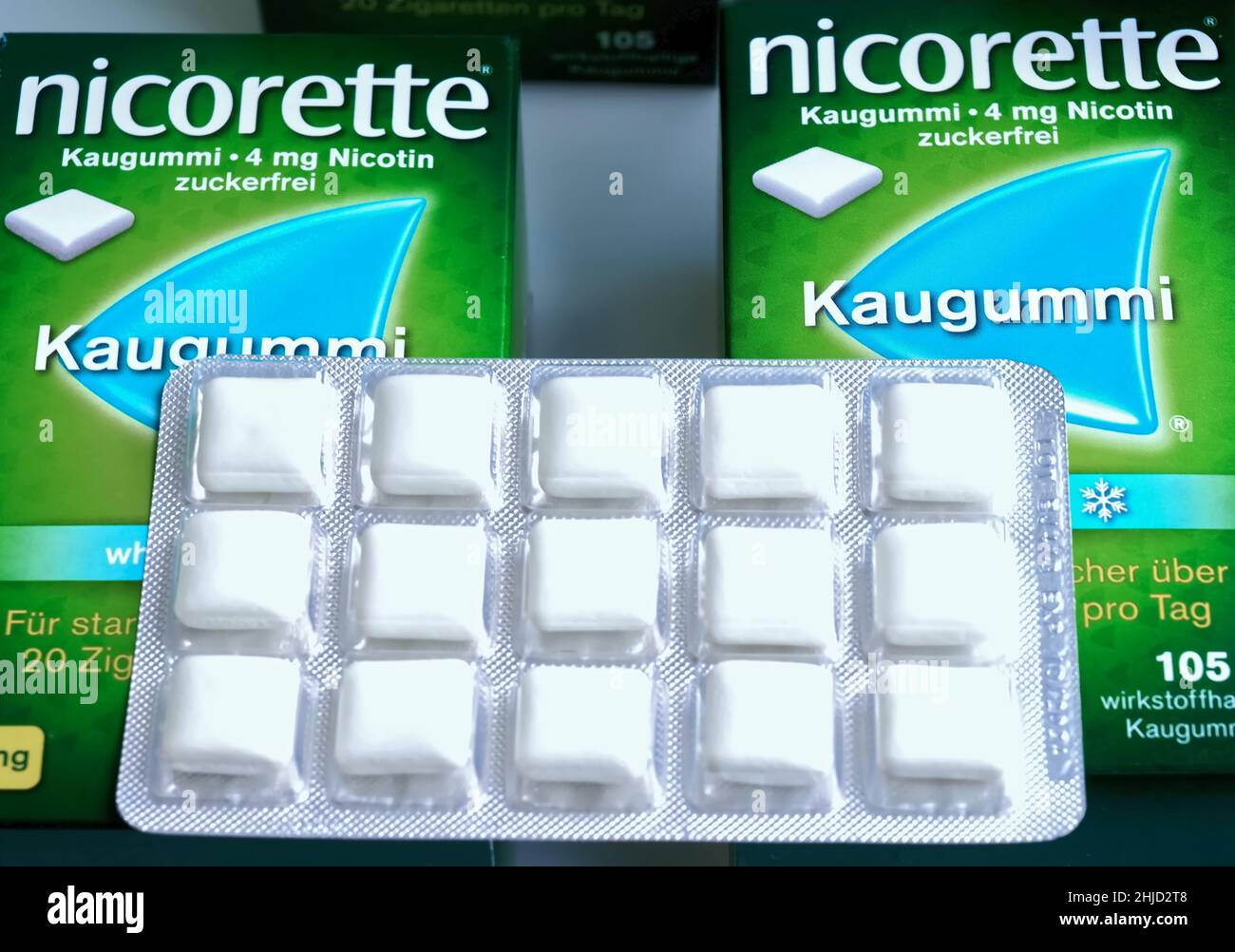 Nicorette Nikotin Kaugummi als Ersatz für Zigaretten Stockfoto