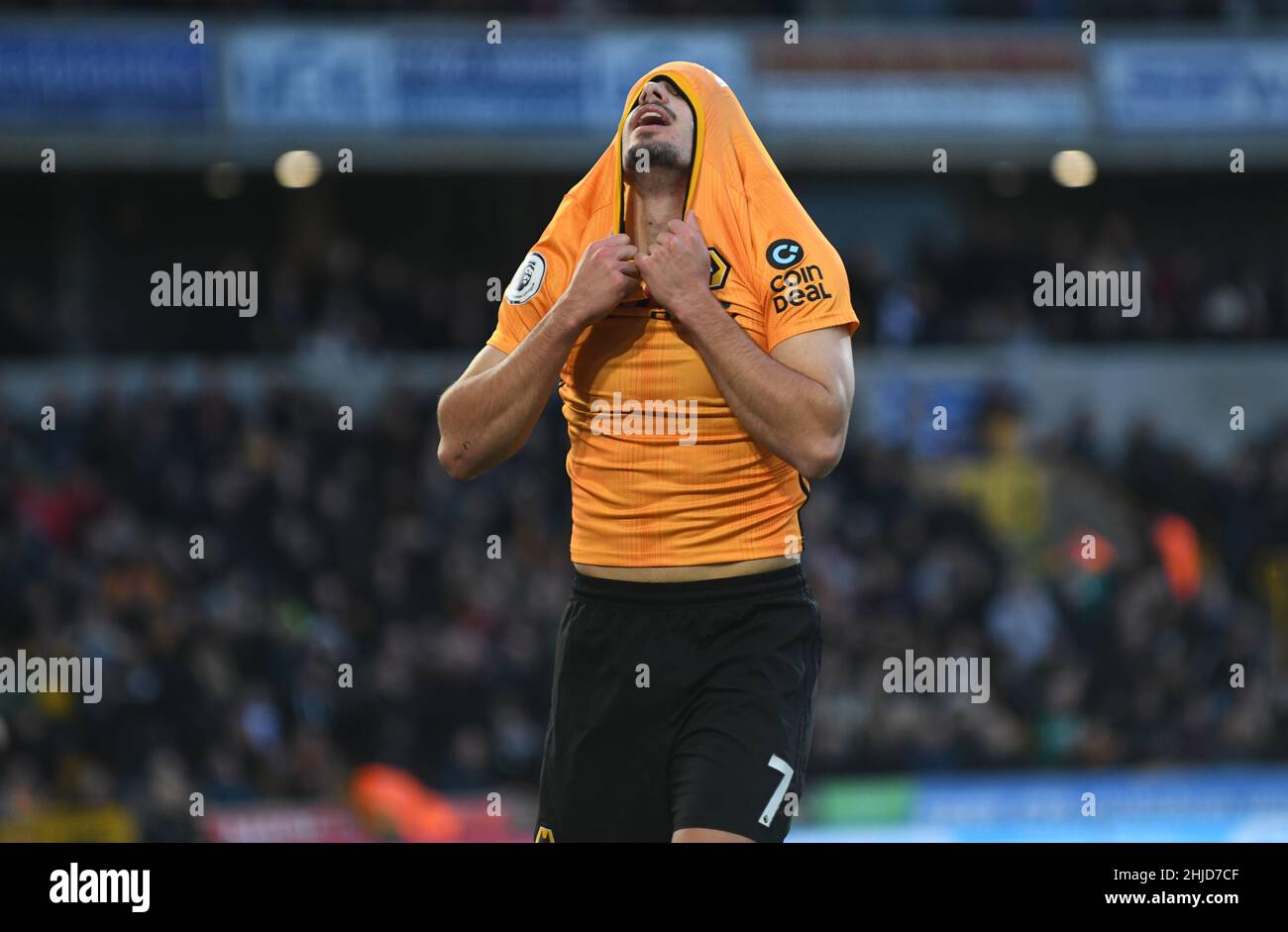 Wolves Fußballer Pedro Neto Wolverhampton Wanderers gegen Aston Villa im Molineux Stadium 10/11/2019 - English Premier League Stockfoto