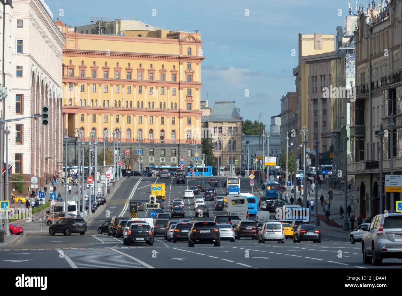 MOSKAU, RUSSLAND - 01. Oktober 2018. Lubyanka-Platz vom Theaterplatz Stockfoto