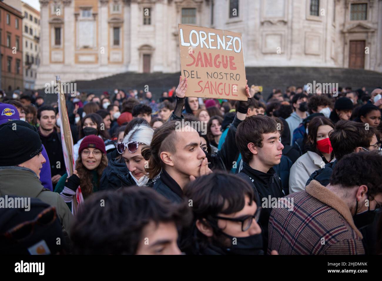 Rom, Italien 28/01/2022: studentenmarsch zum Gedenken an Lorenzo und gegen den Wechsel der Schularbeit. © Andrea Sabbadini Stockfoto