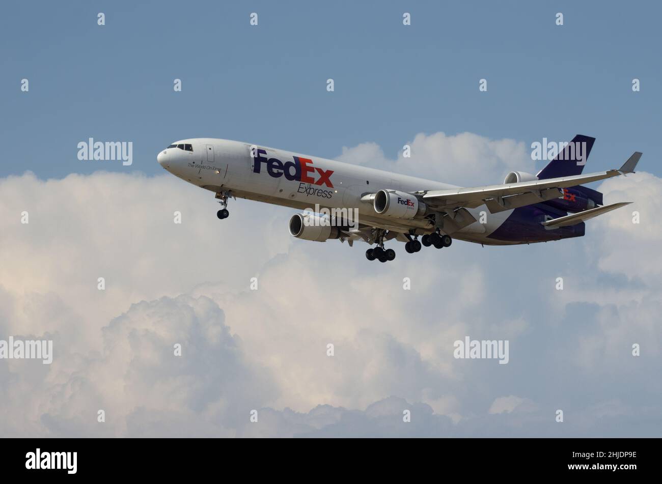 Federal Express McDonnell Douglas MD-11 mit der Registrierung N619FE in Richtung LAX, Los Angeles International Airport. Stockfoto