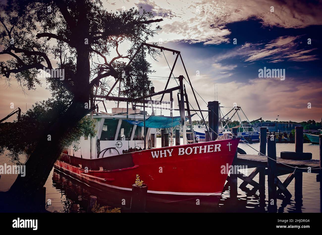 Ein Garnelenboot ist am 9. Mai 2015 in Bayou La Batre, Alabama, abgebildet. Die Stadt ist bekannt als die Meeresfrüchtetropole von Alabama. Stockfoto
