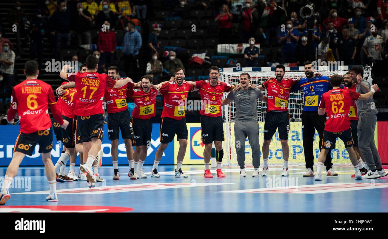 Budapest, Ungarn, 28th. Januar 2022. Die spanischen Spieler feiern den Sieg beim EHF EURO 2022 der Männer, dem Halbfinale zwischen Spanien und Dänemark in Budapest, Ungarn. 28. Januar 2022. Kredit: Nikola Krstic/Alamy Stockfoto