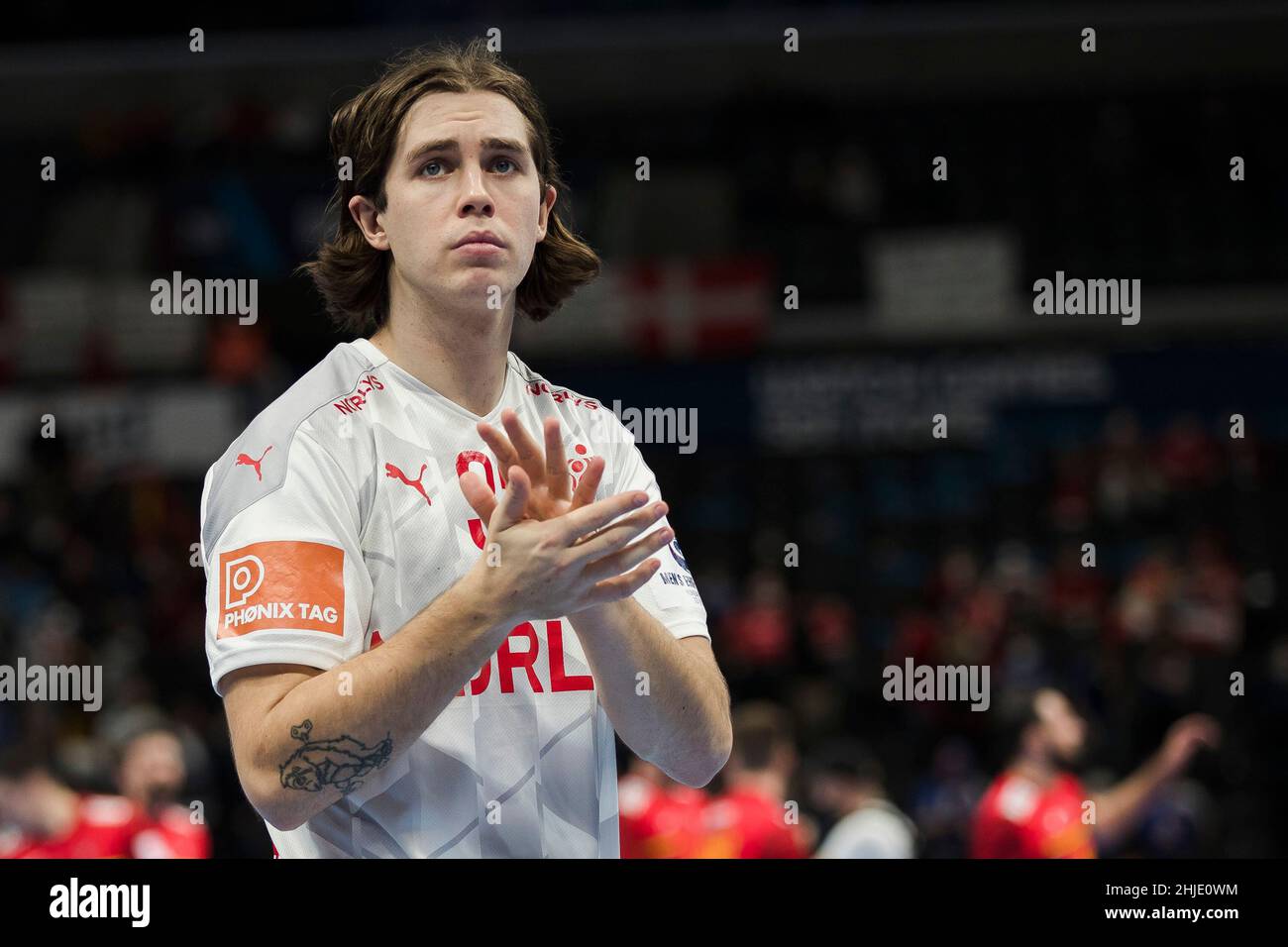 Budapest, Ungarn, 28th. Januar 2022. Jacob Tandrup Holm aus Dänemark sieht nach der Niederlage bei der EHF-EM 2022, dem Halbfinalspiel zwischen Spanien und Dänemark, in Budapest, Ungarn, niedergeschlagen aus. 28. Januar 2022. Kredit: Nikola Krstic/Alamy Stockfoto