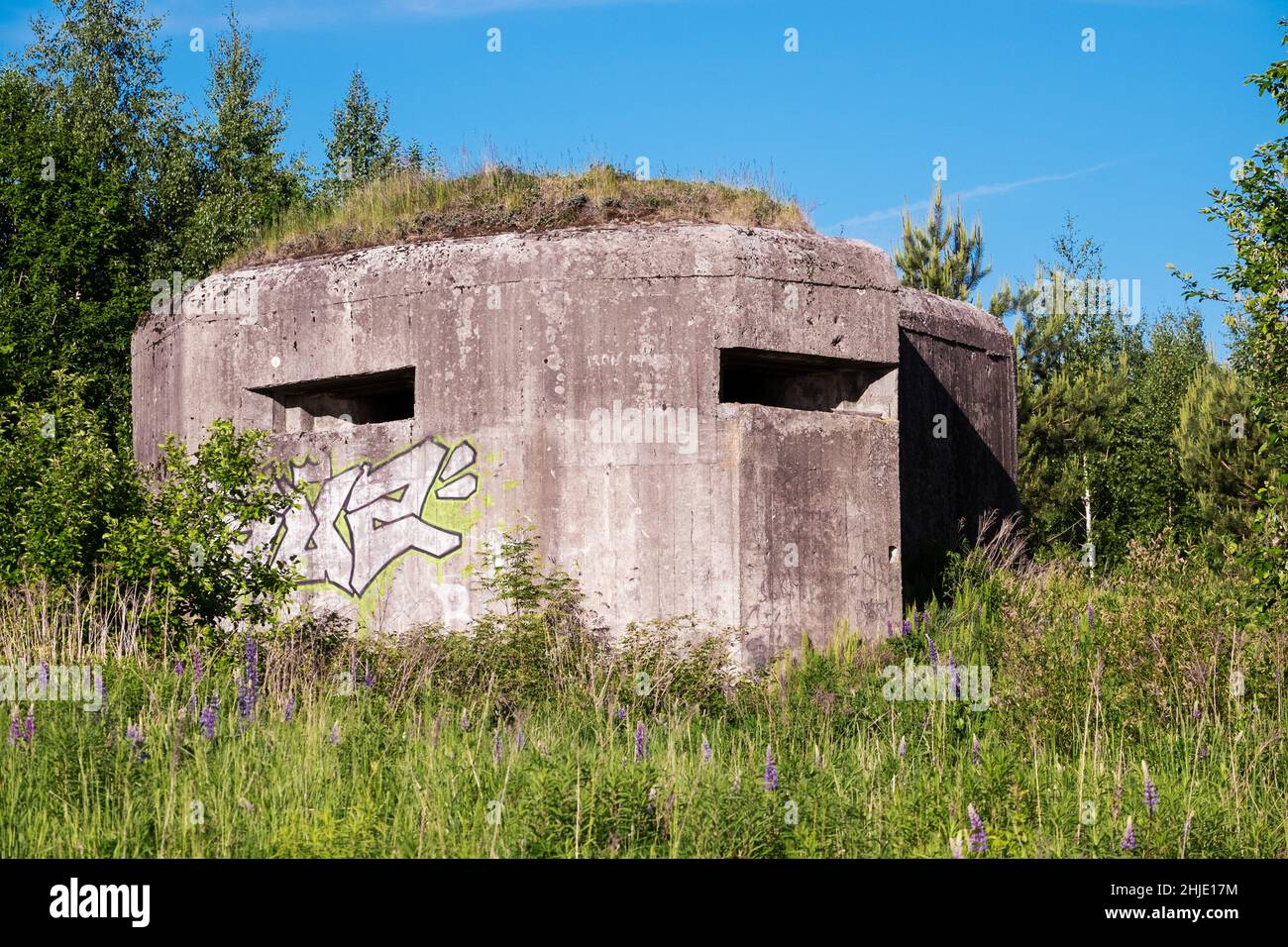 Ein Bunker auf der Stalin-Linie im Bezirk Minsk (Weißrussland). Die Linie der Befestigungsanlagen entlang der westlichen Grenze der Sowjetunion (UdSSR). Konstruieren Stockfoto