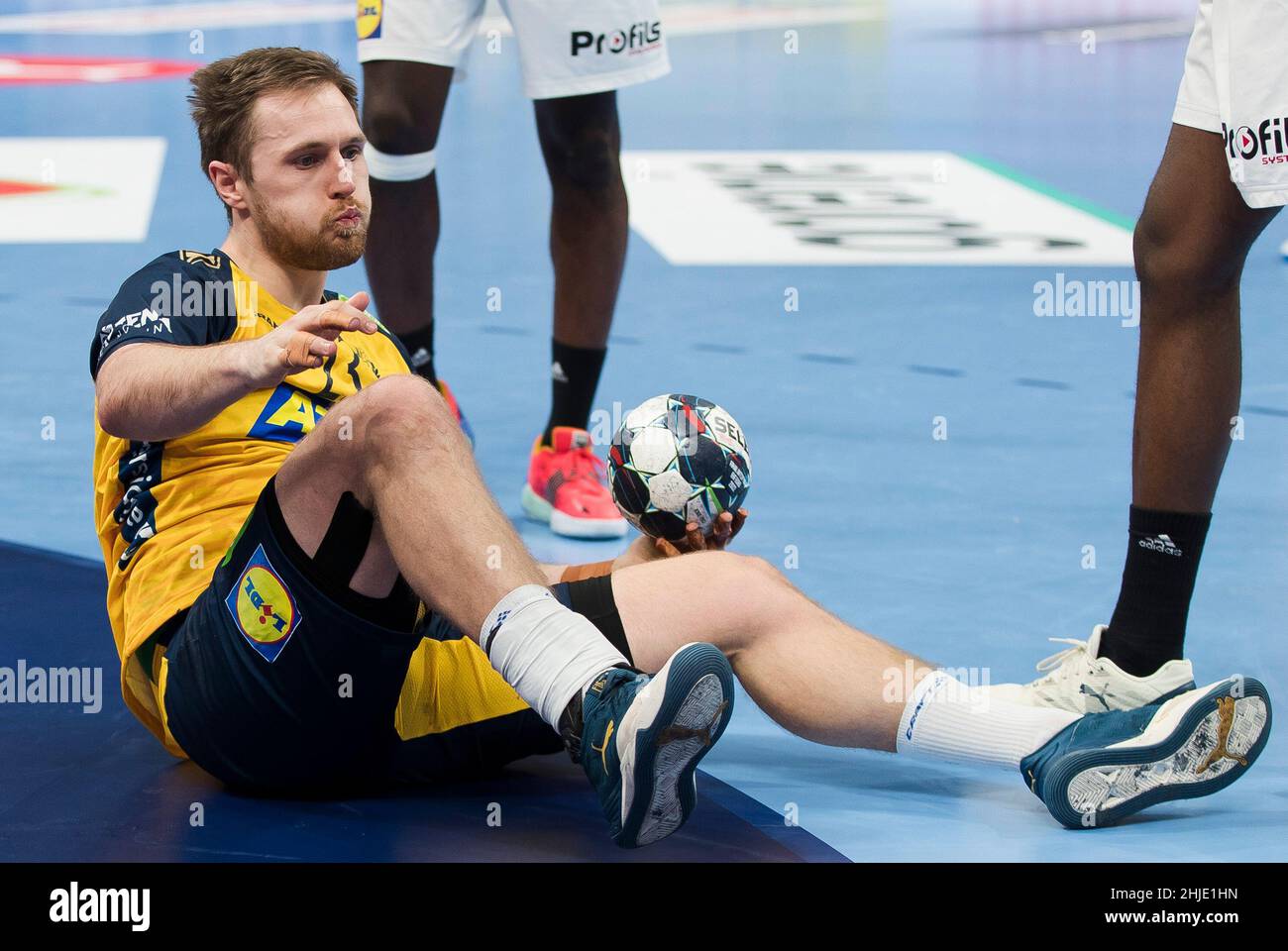 Budapest, Ungarn, 28th. Januar 2022. Albin Lagergren aus Schweden während der EHF EURO 2022 der Herren, Halbfinale zwischen Frankreich und Schweden in Budapest, Ungarn. 28. Januar 2022. Kredit: Nikola Krstic/Alamy Stockfoto