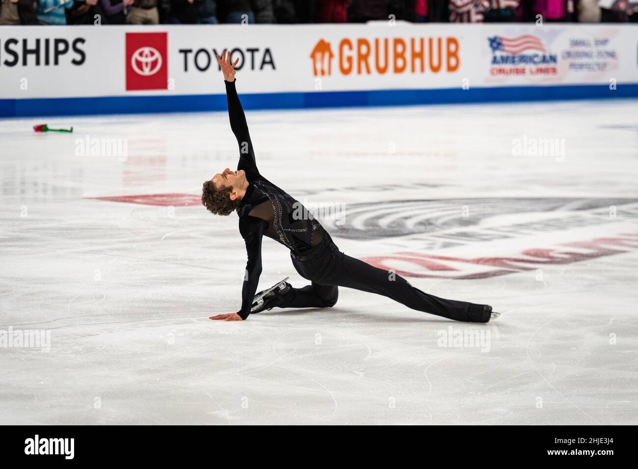Jason Brown führt sein „Sinnerman“-Kurzprogramm bei den U.S. Nationals durch, das ihm half, sich für die Olympischen Winterspiele in Peking zu qualifizieren. Stockfoto