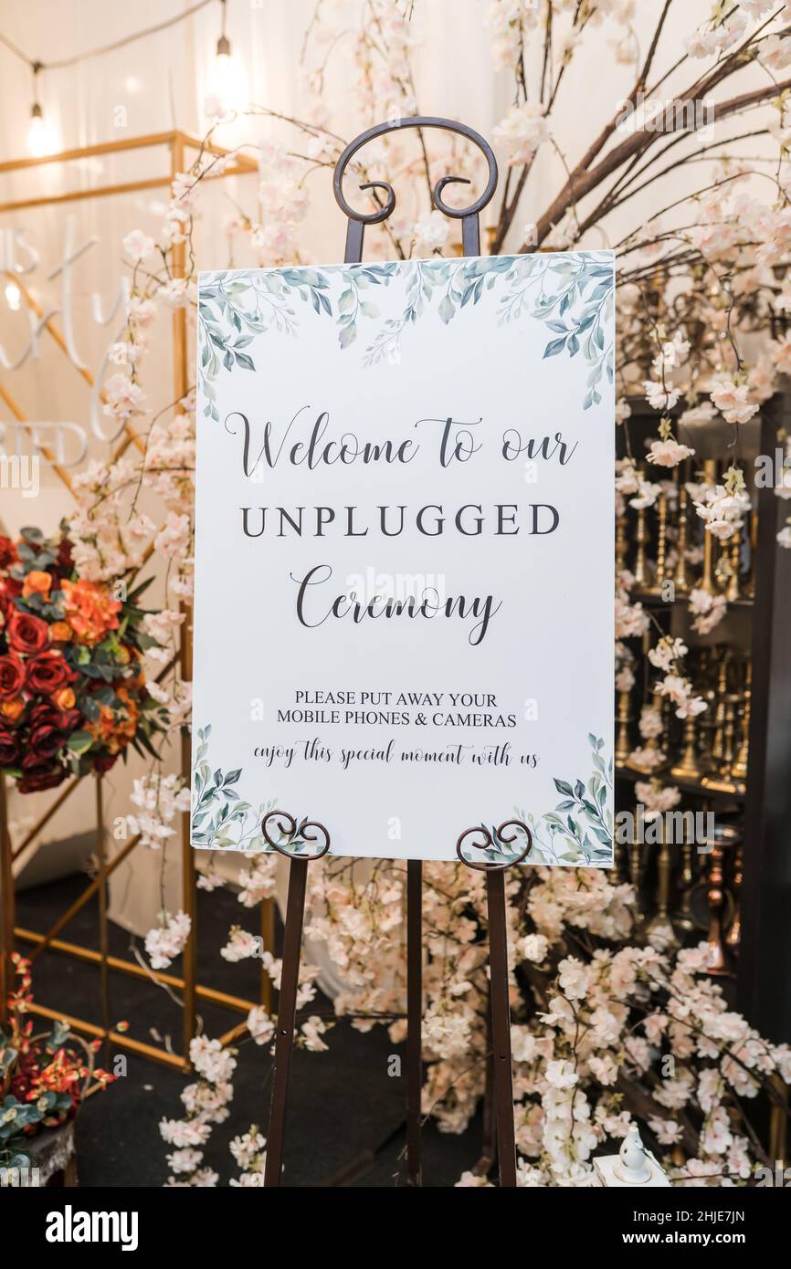 Unplugged Hochzeitsschild - Willkommen zu unserer Hochzeit ohne Fotos oder Telefone. Stockfoto