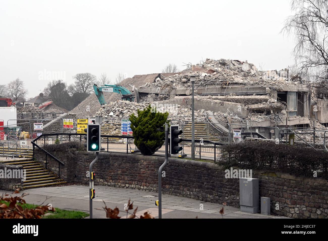 Das alte Hauptquartier der BBC Wales in Llandaff Cardiff, fast vollständig abgerissen, um Platz für eine Wohnsiedlung zu machen Bild von Richard Williams Stockfoto