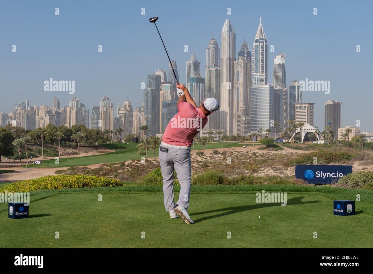 Ryan Fox aus Neuseeland macht am 3 29. Januar 2022 im Emirates Golf Club, Dubai, VAE, bei der DP World Tour Slync.io Dubai Desert Classic 2022 am achten Loch Platz. Foto von Grant Winter. Nur zur redaktionellen Verwendung, Lizenz für kommerzielle Nutzung erforderlich. Keine Verwendung bei Wetten, Spielen oder Veröffentlichungen einzelner Clubs/Vereine/Spieler. Kredit: UK Sports Pics Ltd/Alamy Live Nachrichten Stockfoto